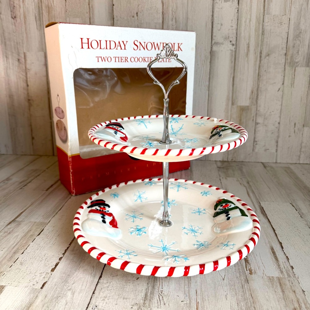HOLIDAY SNOWFOLK
TWO TIER COOKIE PLATE